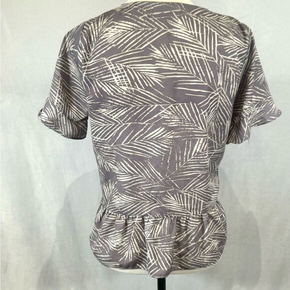 Lilac purple and ivory ruched peplum top size XS - Picture 5 of 7